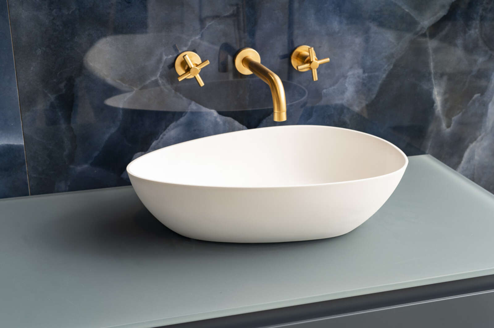 Ovaalvormige Mineral Stone opzetwastafel LUVA1312 55×35 cm – modern wit design - alternate view