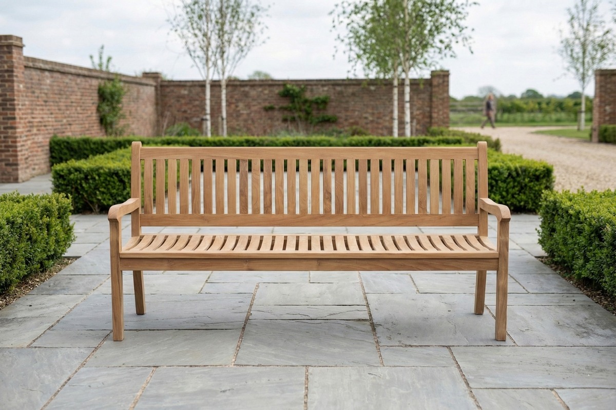 Beaufort teak tuinbank geplaatst in tuin of op terras als ruime zitbank voor buiten - view 4