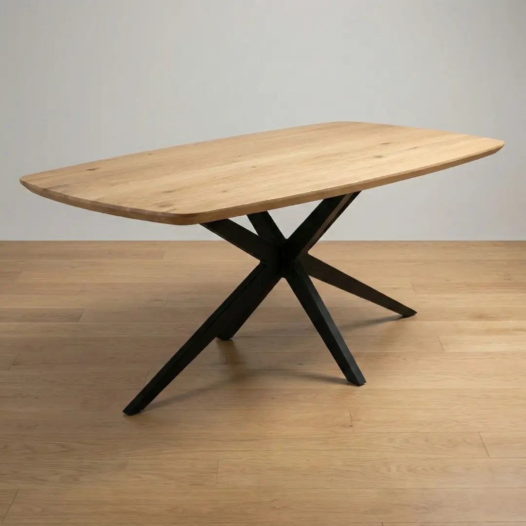 Vrijstaande eiken eettafel met Deens ovaal blad en zwarte stalen spinpoot tegen een neutrale achtergrond. - alternate view