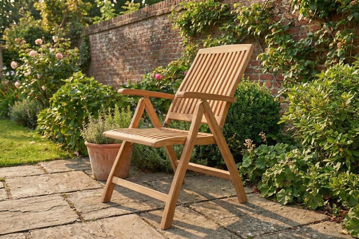 Set van twee verstelbare teakhouten tuinstoelen Linda met slate bijzettafel van 50 cm - view 4