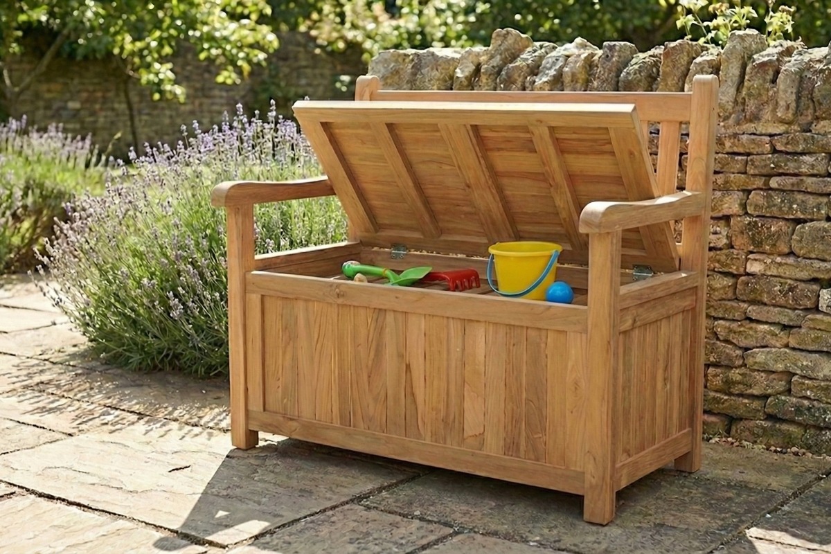 Opbergruimte van de teakhouten kussenbank Windsor met praktische klep voor tuinkussens - alternate view