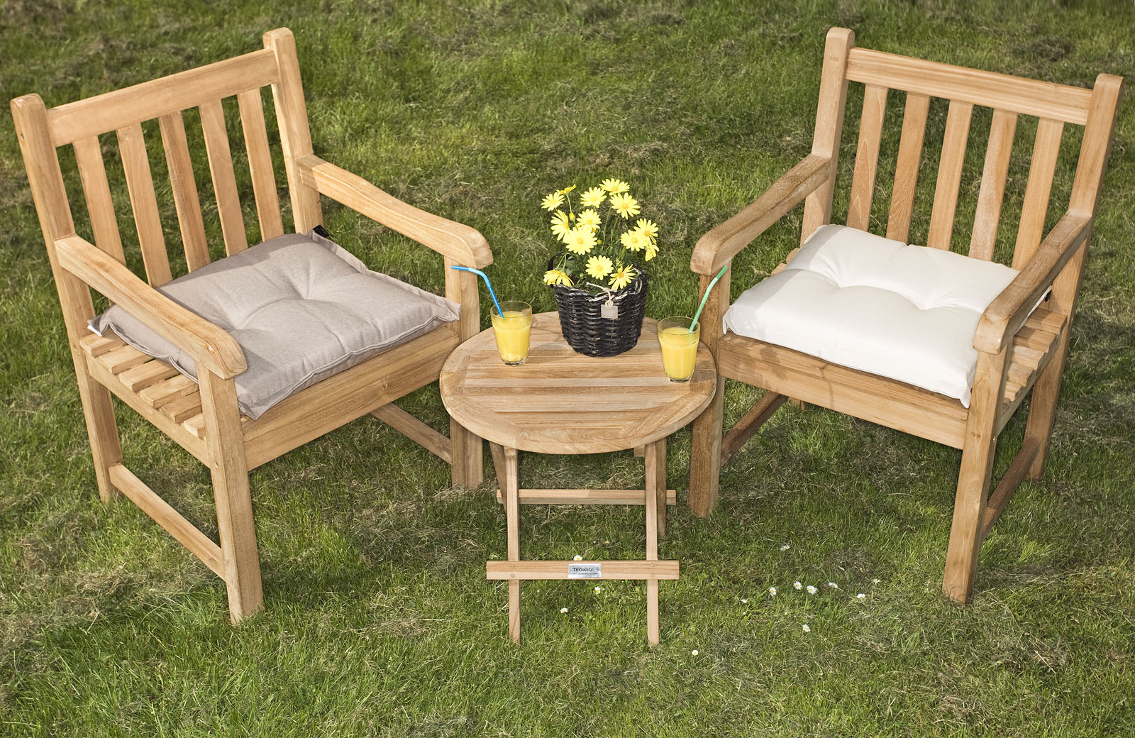 Teakea Balkony Bistro Set – FSC® Teak – Tafel Ø50cm & 2 Windsor Stoelen - view 4