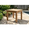 Kleine teak bijzettafel voor buiten geplaatst op terras of in tuin, functionele tafel van massief teak
