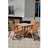 Vierkante teak tuintafel 100x100 cm met massieve poten en RVS details, gecombineerd met Linda tuinstoelen op terras
