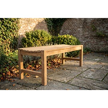 Teak tennisbank Slater gebruikt als tuintafelbank in tuin of bij een tuintafel