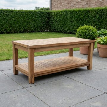 Teak tuin salontafel met onderblad geplaatst in tuin of op terras als functionele loungetafel