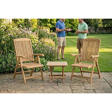 Set van twee verstelbare teakhouten tuinstoelen Linda met slate bijzettafel van 50 cm