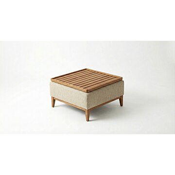 Japandi stijl outdoor hocker met seamless kussens en houten dienblad, studio setting