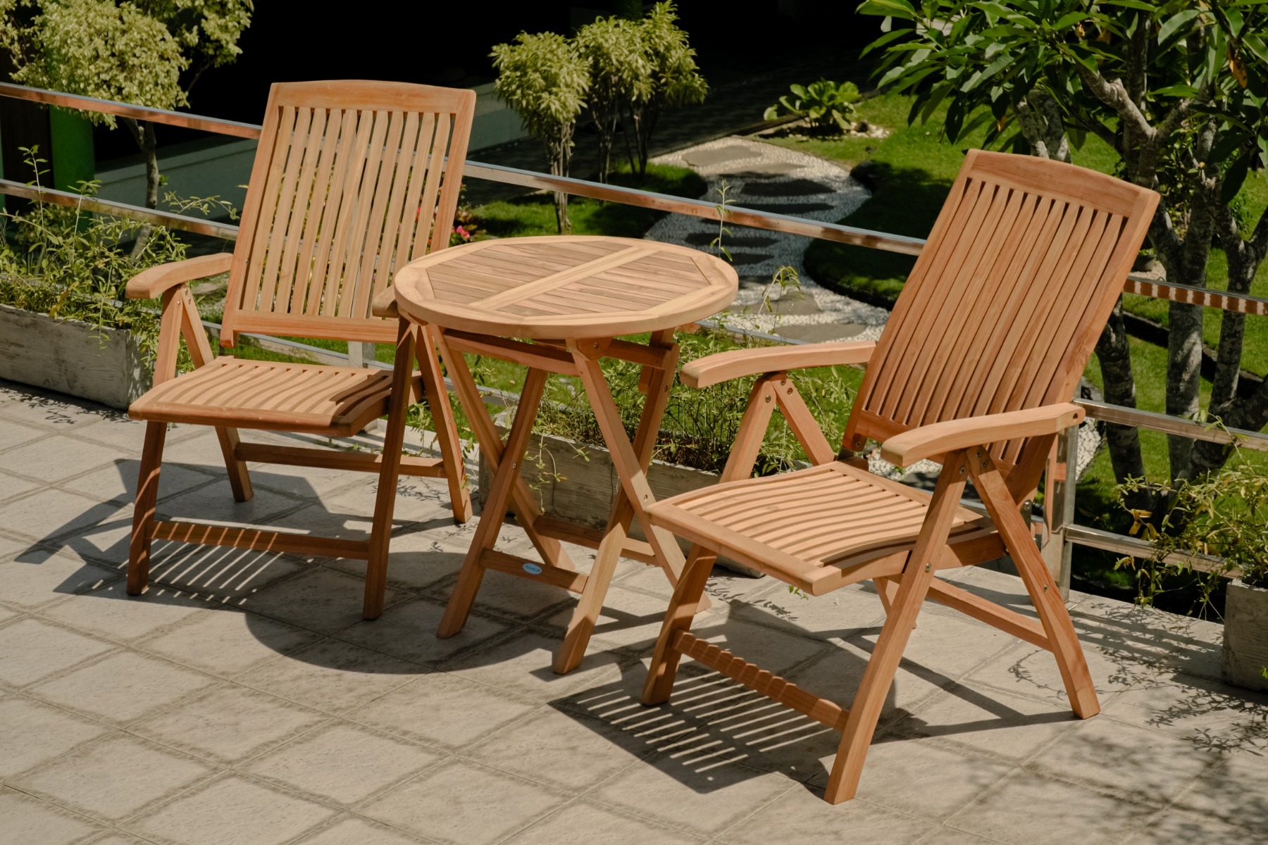 Teakea tuinset met 2 Linda standenstoelen en ronde klaptafel Ø70 cm – duurzame FSC teak tuinset voor balkon of terras - alternate view