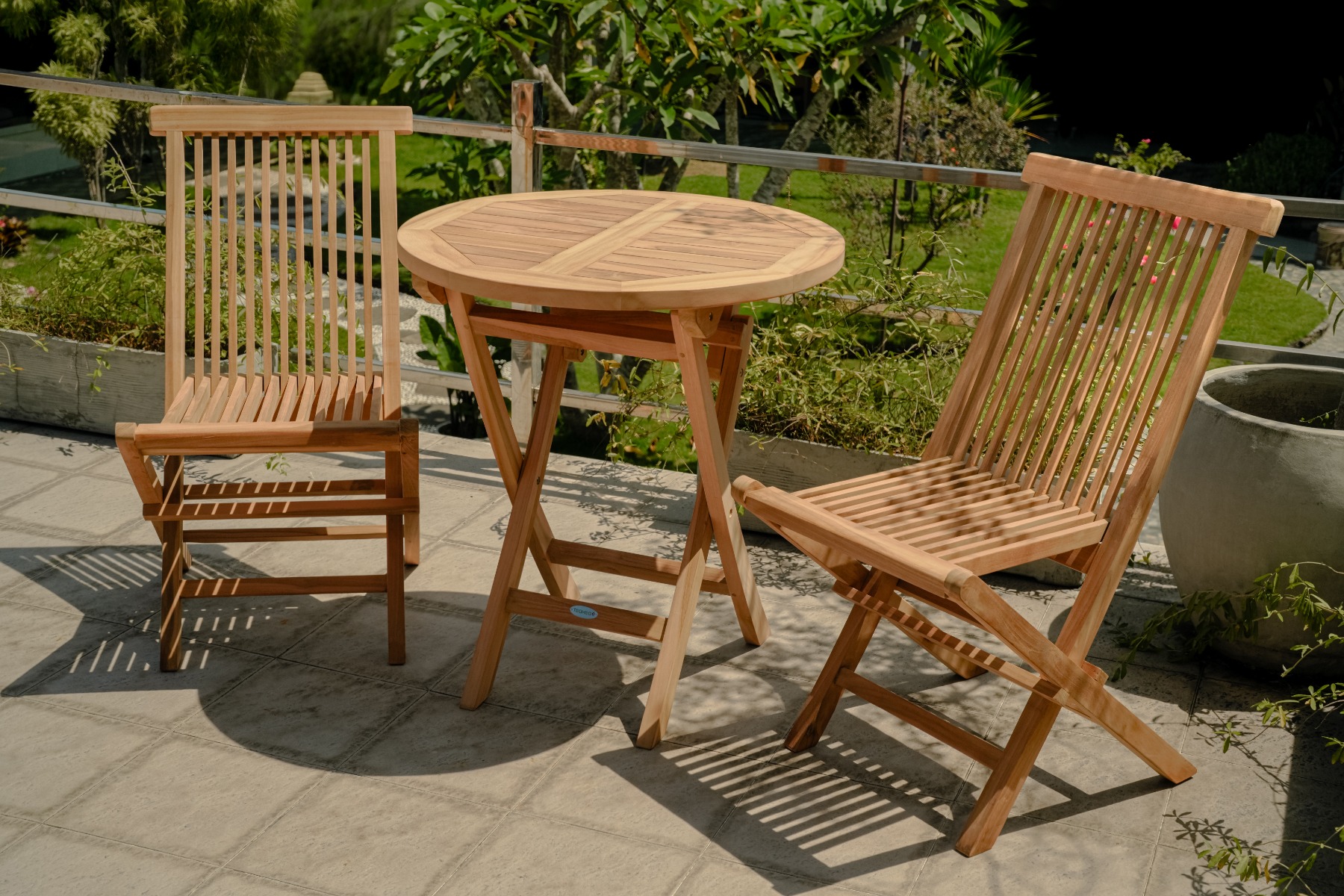 Teakea tuinset met 2 inklapbare teakstoelen en ronde klaptafel Ø70 cm – compacte FSC teak tuinset voor balkon of kleine tuin - alternate view