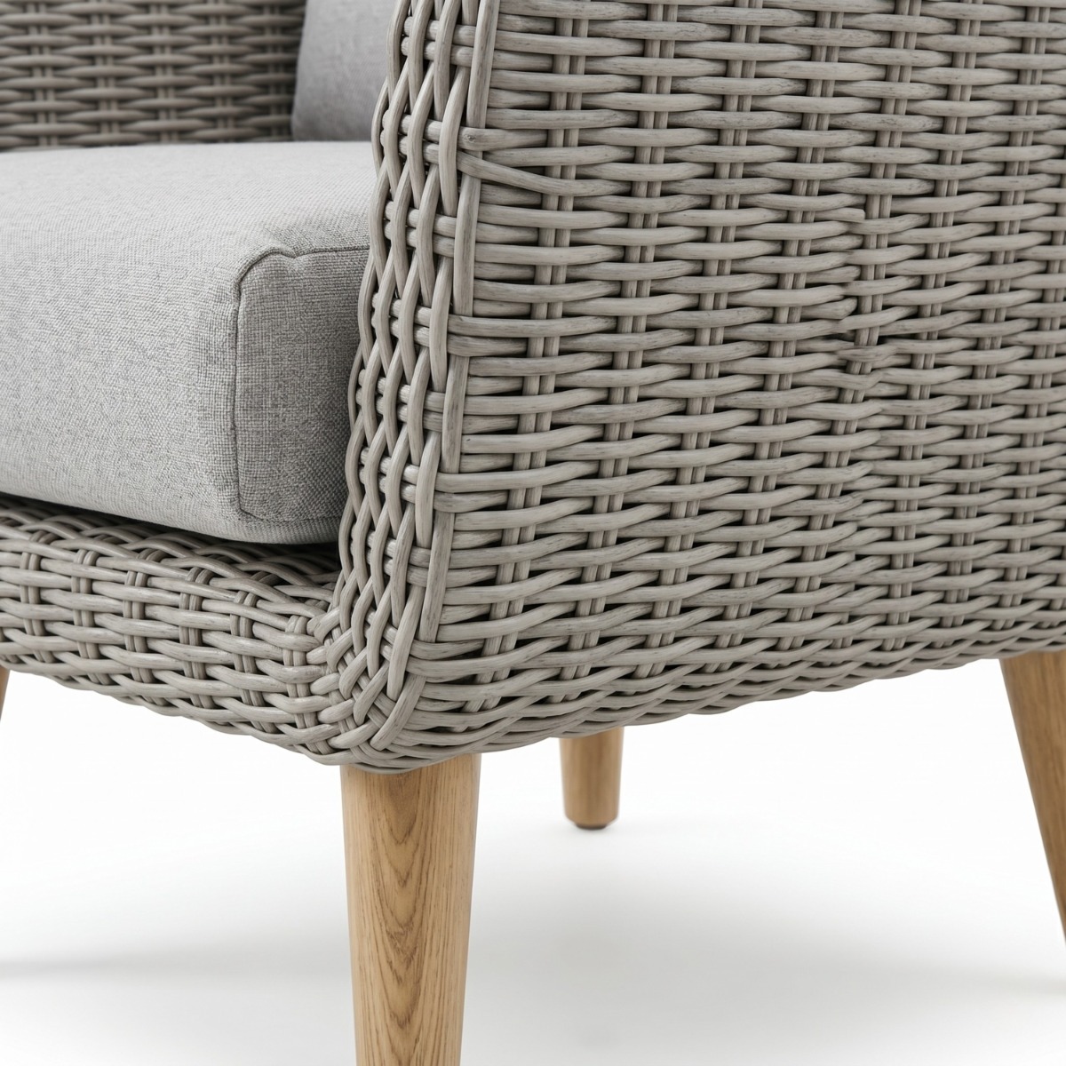 Teakea Eelde loungeset achteraanzicht met gebogen wicker kuiprugleuningen en glazen salontafel op witte achtergrond - view 3