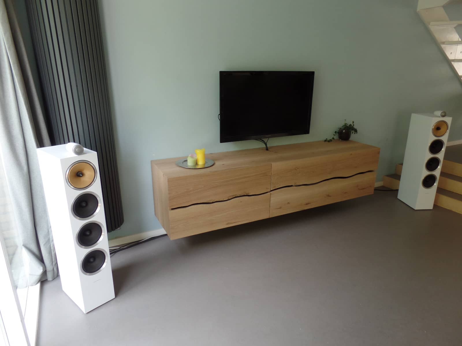 Zwevend TV-Meubel Massief Eiken | Boomstamlook - alternate view