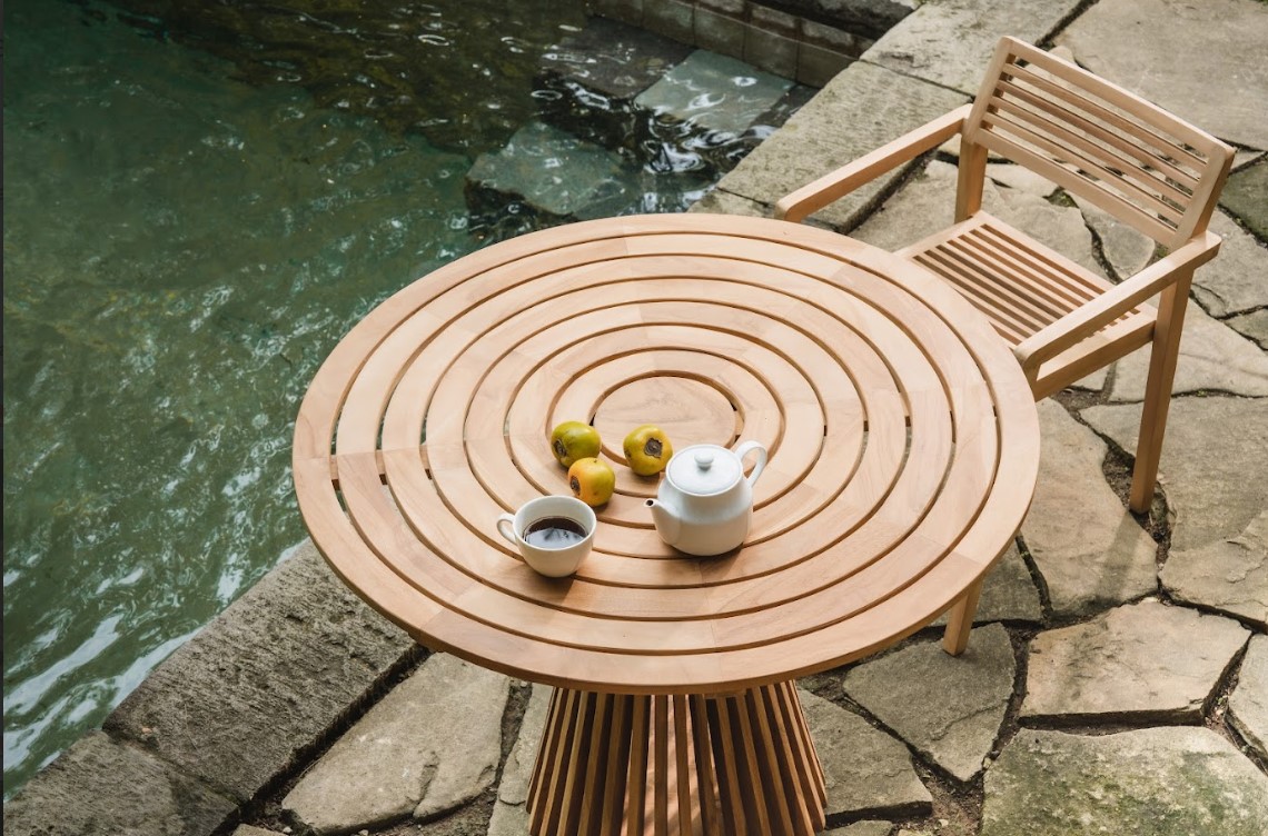Laras vaste teakhouten tuinstoel met armleuningen – modern en minimalistisch design voor buiten

 - view 3