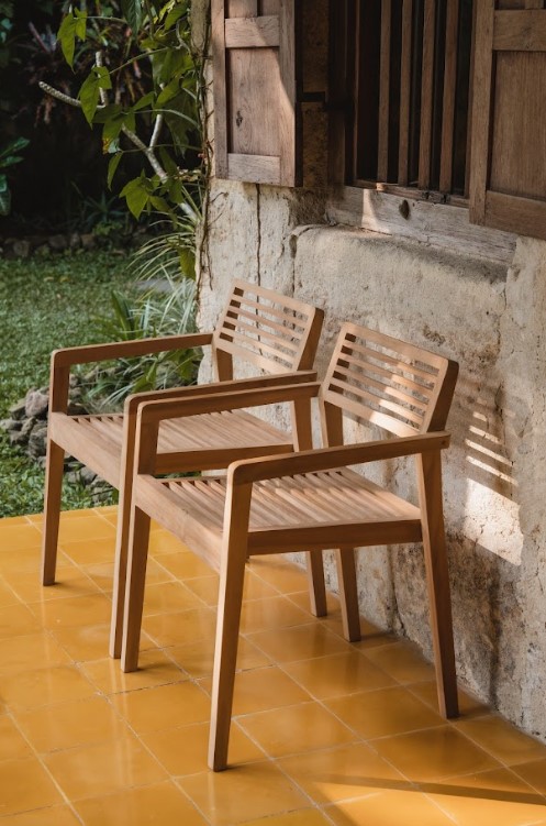 Laras vaste teakhouten tuinstoel met armleuningen – modern en minimalistisch design voor buiten

 - view 4