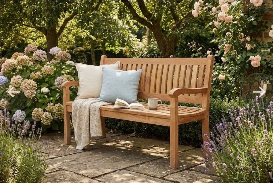 Drie-persoons Teakea Beaufort tuinbank van hoogwaardig plantage teakhout met een natuurlijke afwerking, voorzien van comfortabele armleuningen en een ergonomisch ontworpen geronde zitting en rugleuning. De afmetingen van de bank zijn 150x50x92 cm, ideaal  - view 4