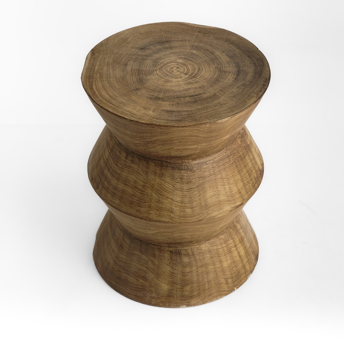 Massief teakhouten kruk Kora Ø35 × H45 cm in naturel teak – vooraanzicht - view 3