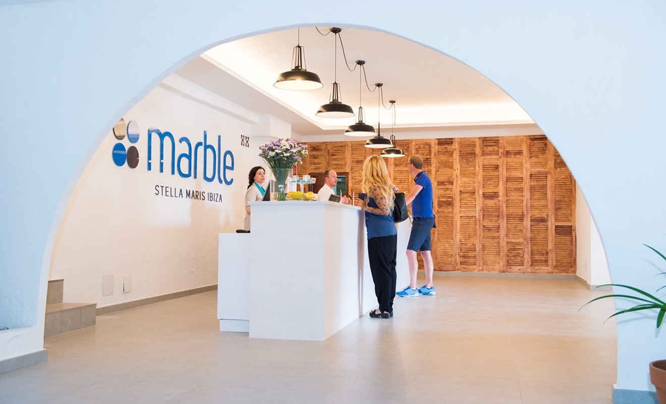 Who we work for one - Teakea Hospitality interieur met houten wandafwerking